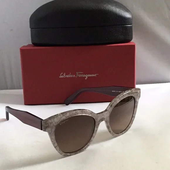 SALVATORE FERRAGAMO CAT EYE LADIES SUNGLASSES.